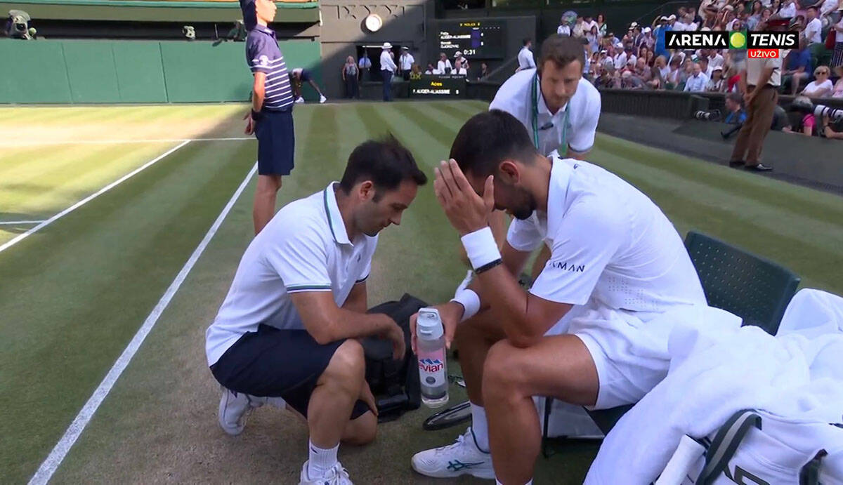 Novak Ðoković tražio lekarsku pomoć