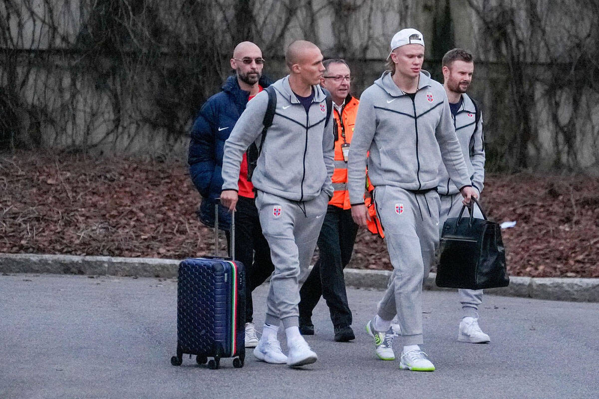 Erling Holand sa saigračima i crnom torbom