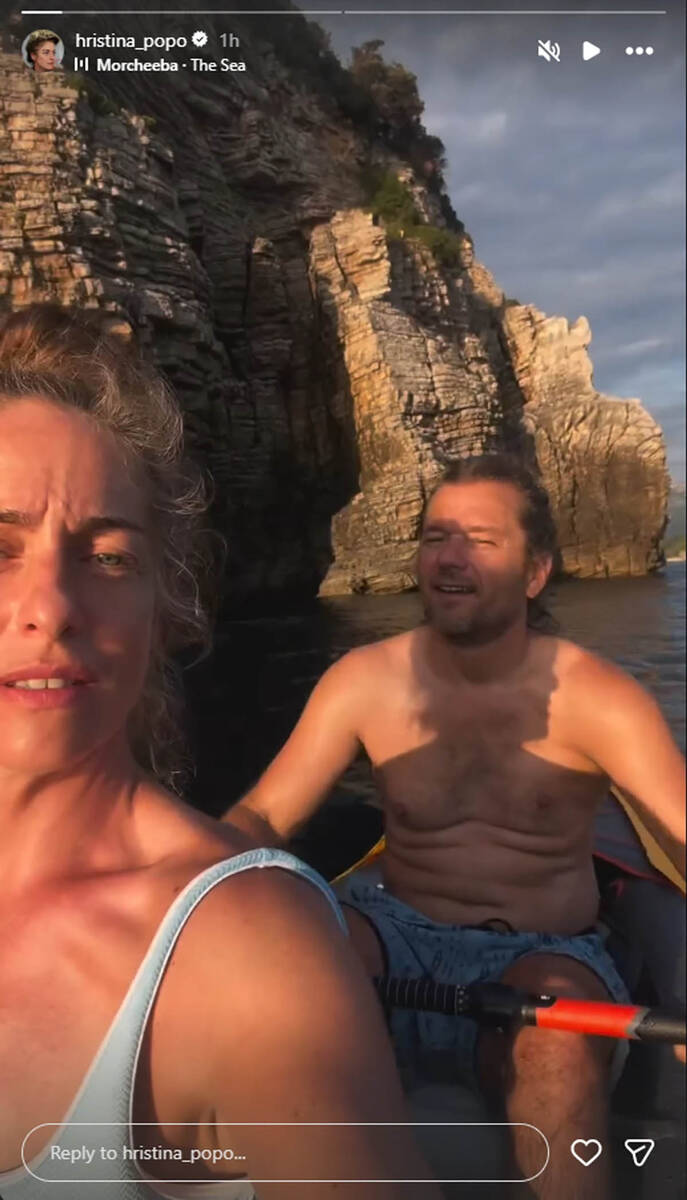 Hristina Popović sa dečkom na moru4.jpg