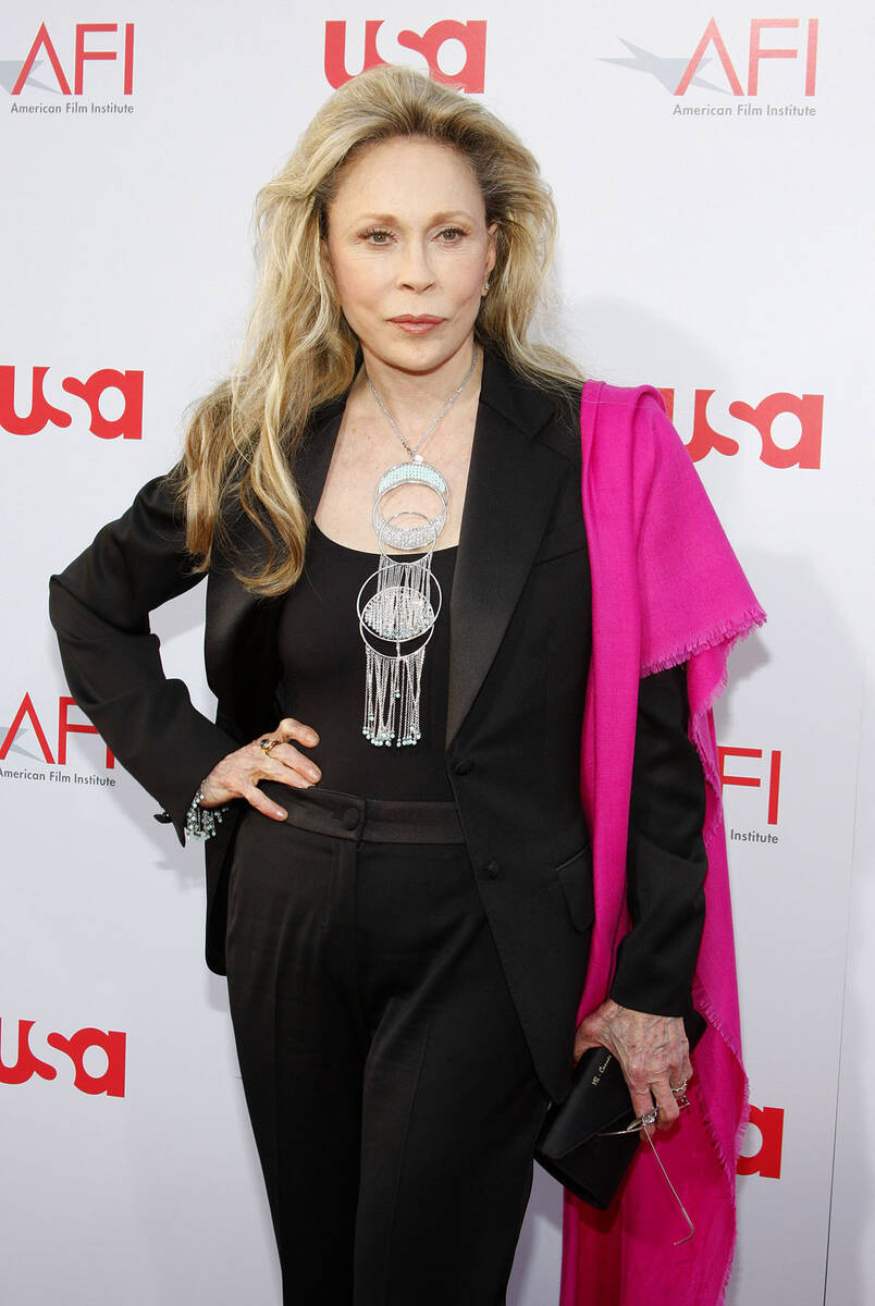 Faye Dunaway (1).jpg