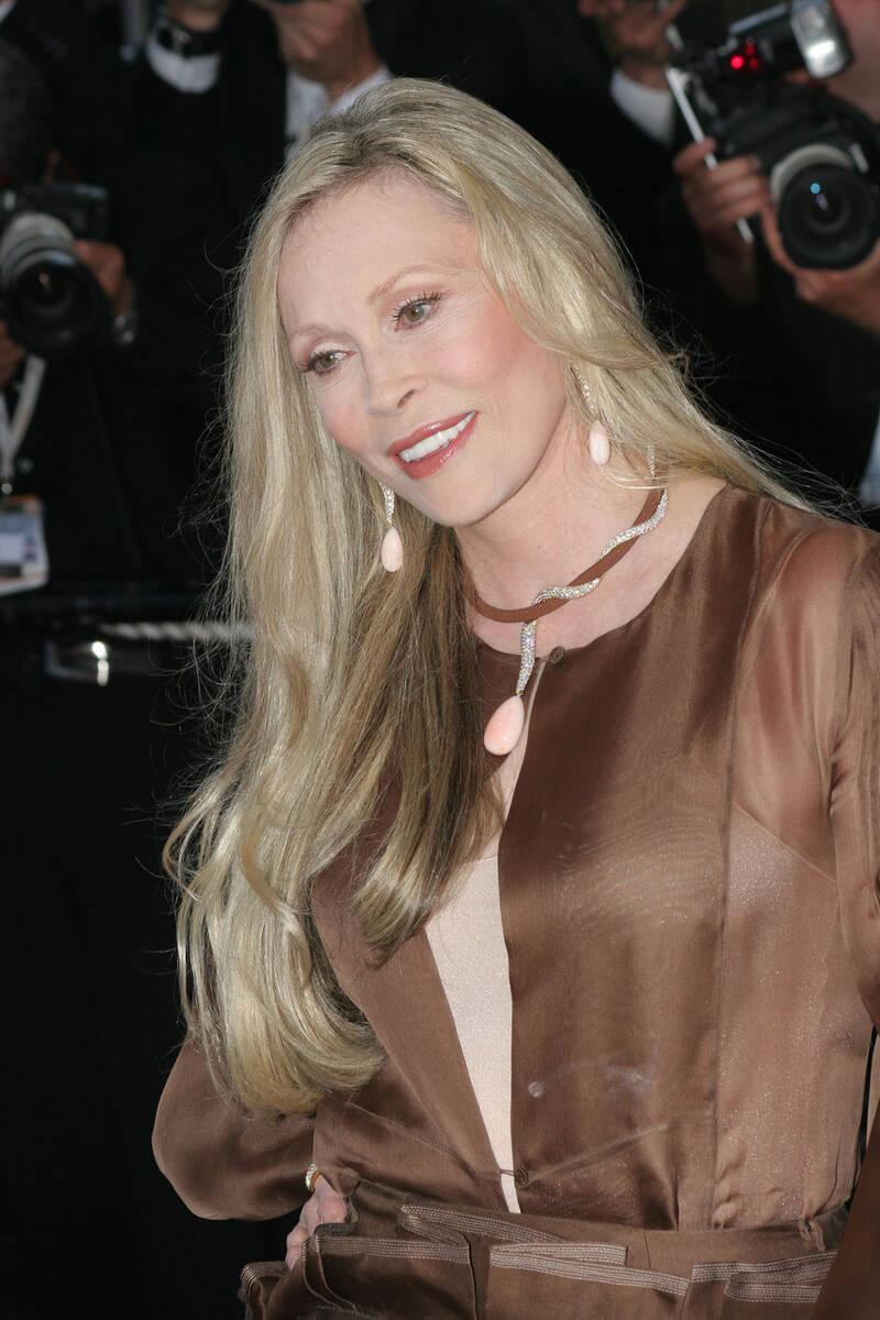 Faye Dunaway (2).jpg