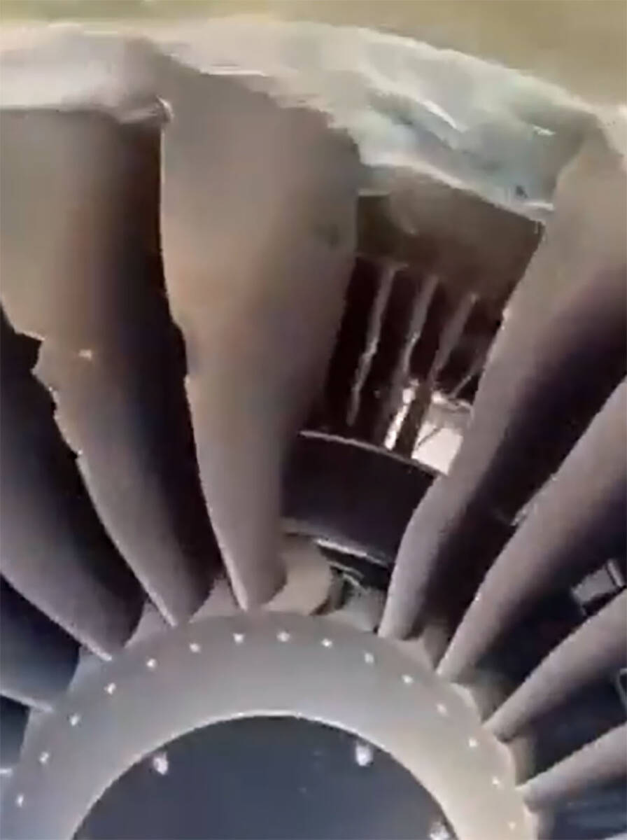 Avion u kojem je pukao prozor na letu iz Soluna za Memingen (4).jpg