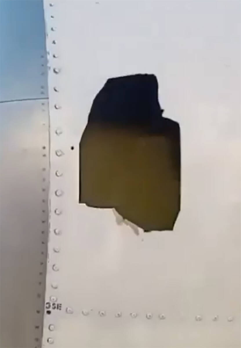 Avion u kojem je pukao prozor na letu iz Soluna za Memingen (6).jpg