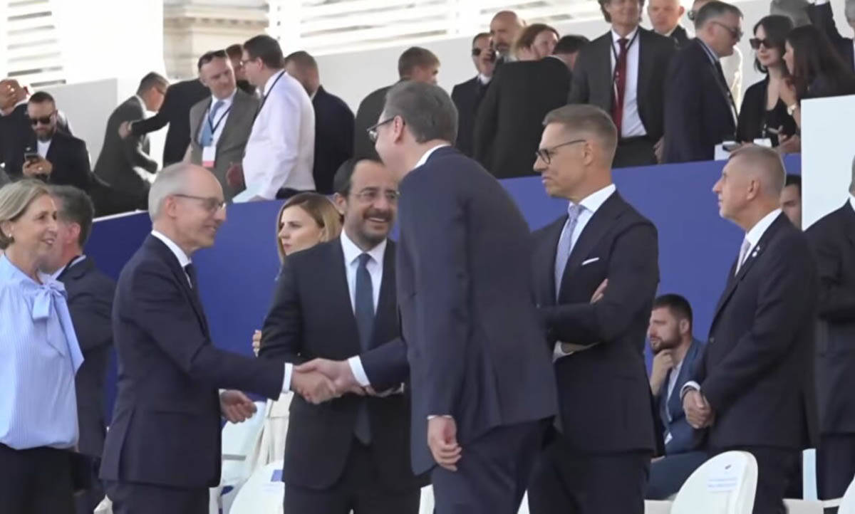 aleksandar vučić na vojnoj paradi u francuskoj (3).jpg
