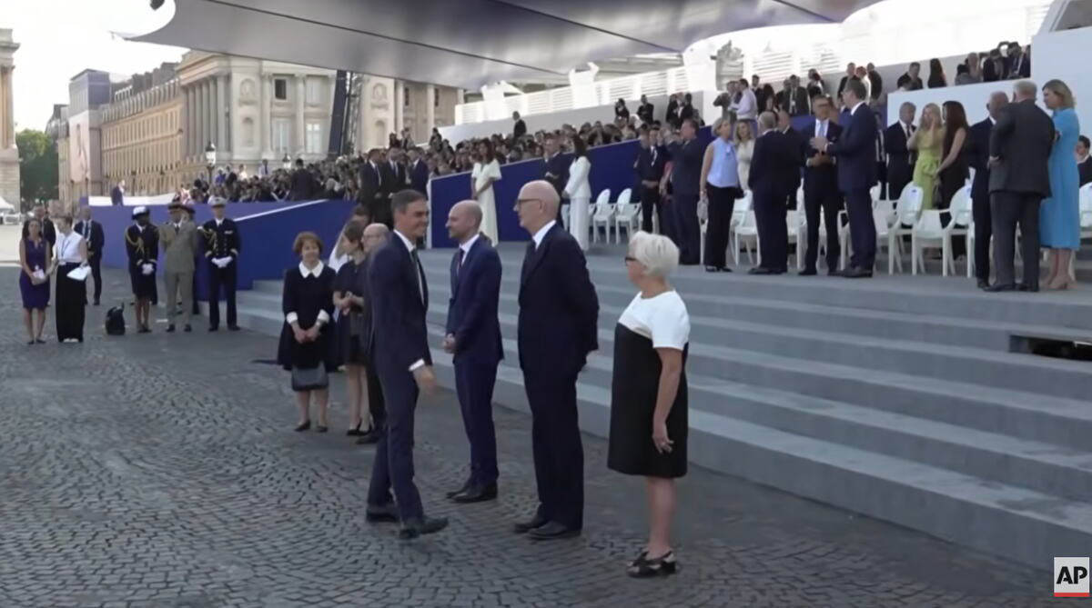 aleksandar vučić na vojnoj paradi u francuskoj (5).jpg