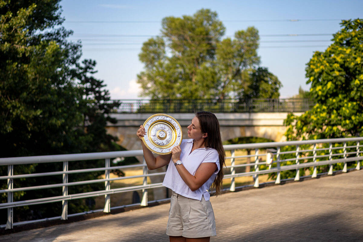 Linda Noskova (1).jpg