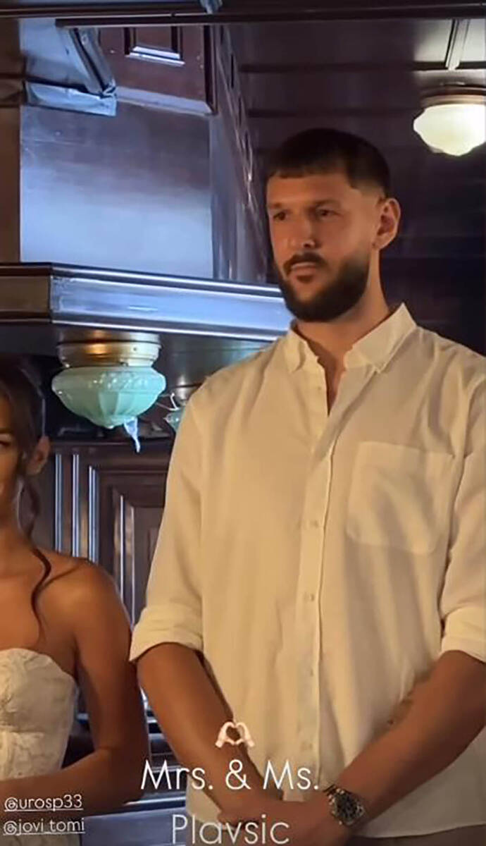 Jovana Tomić i Uroš Plavšić  venčanje (6).jpg
