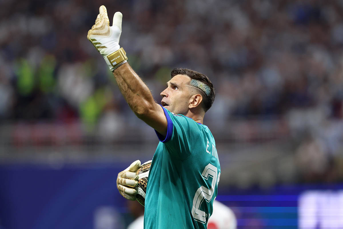 emilijano martinez (1).jpg