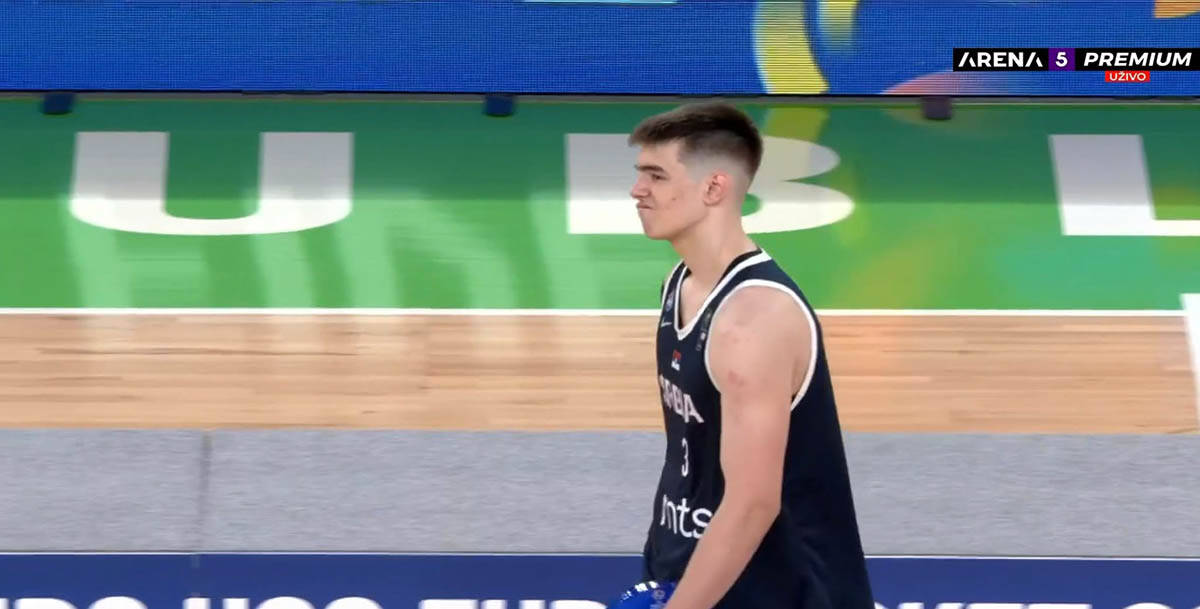 Nikola Džepina utučen posle poraza u finalu (2).jpg