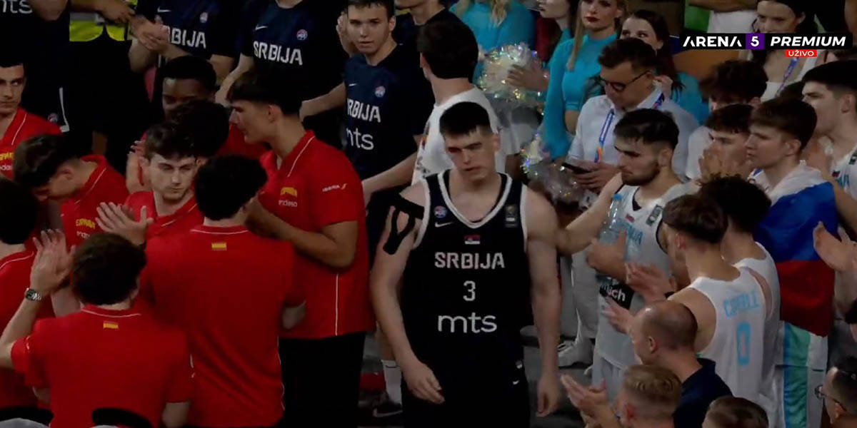Nikola Džepina utučen posle poraza u finalu (5).jpg