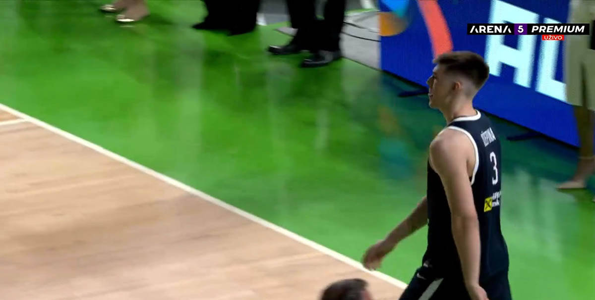 Nikola Džepina utučen posle poraza u finalu (6).jpg