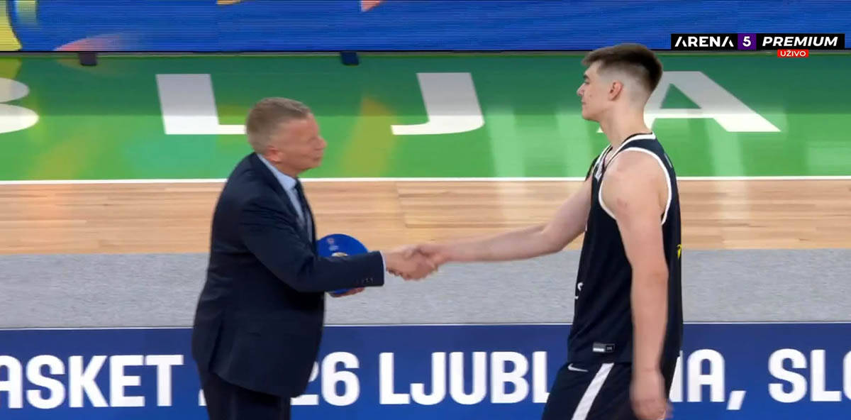 Nikola Džepina utučen posle poraza u finalu (7).jpg