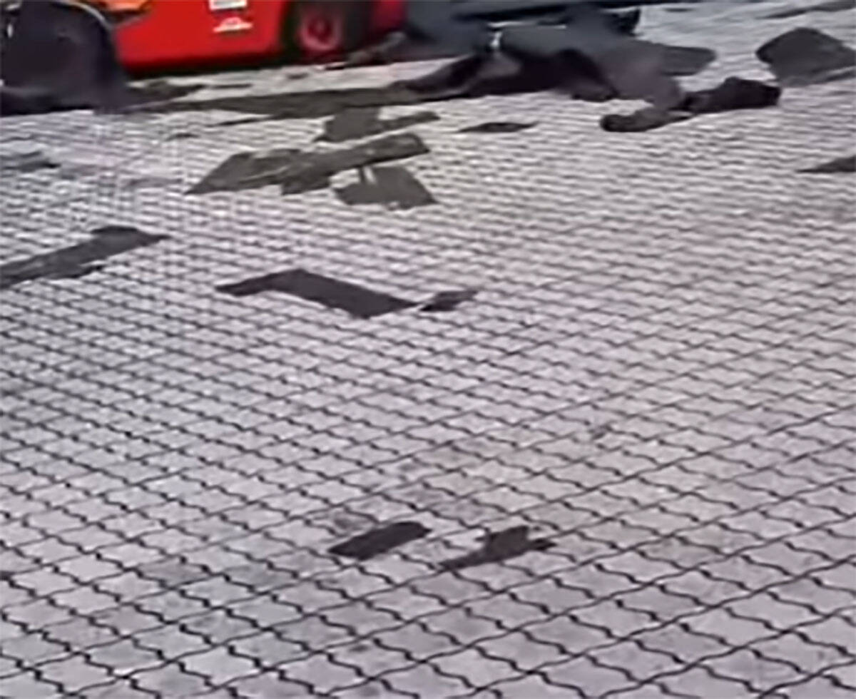Otpali delovi krova zgrade u Smederevu tokom nevremena (4).jpg