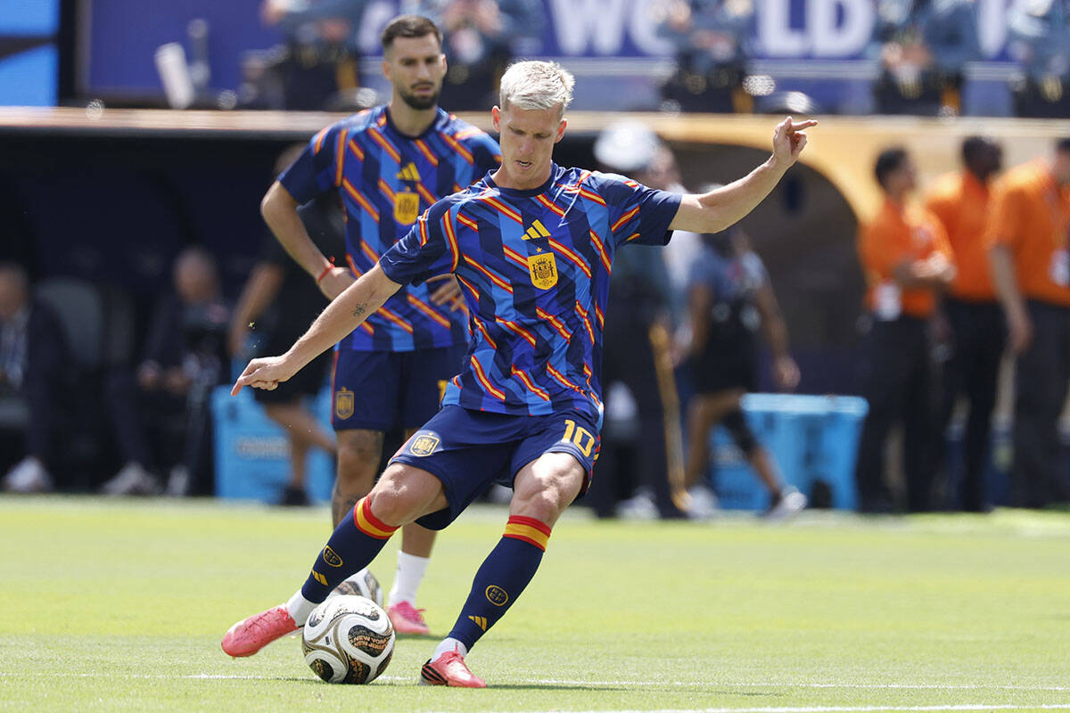Dani Olmo (3).jpg