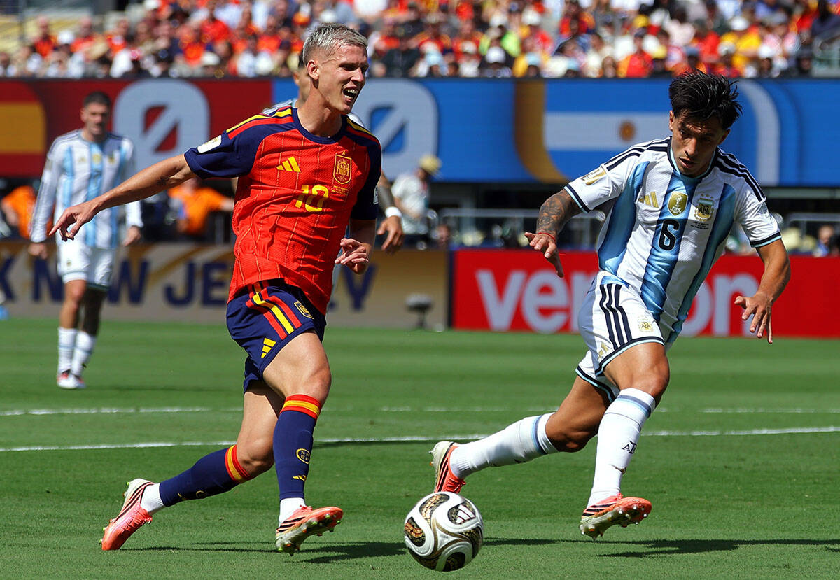 Dani Olmo (4).jpg