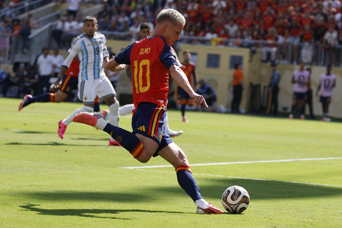 Dani Olmo (5).jpg