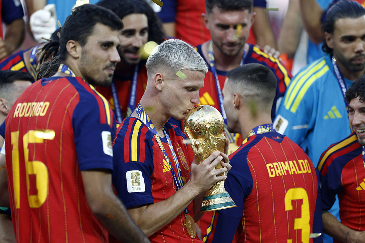 Dani Olmo (6).jpg