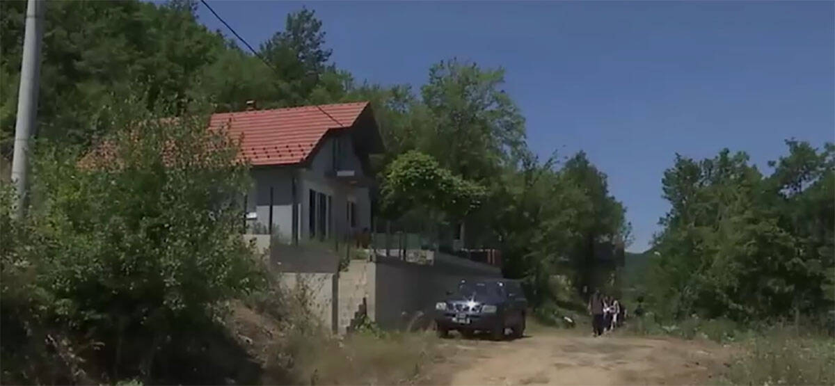 Rušenje vikendica u vlasništvu Srba na KiM (1).jpg