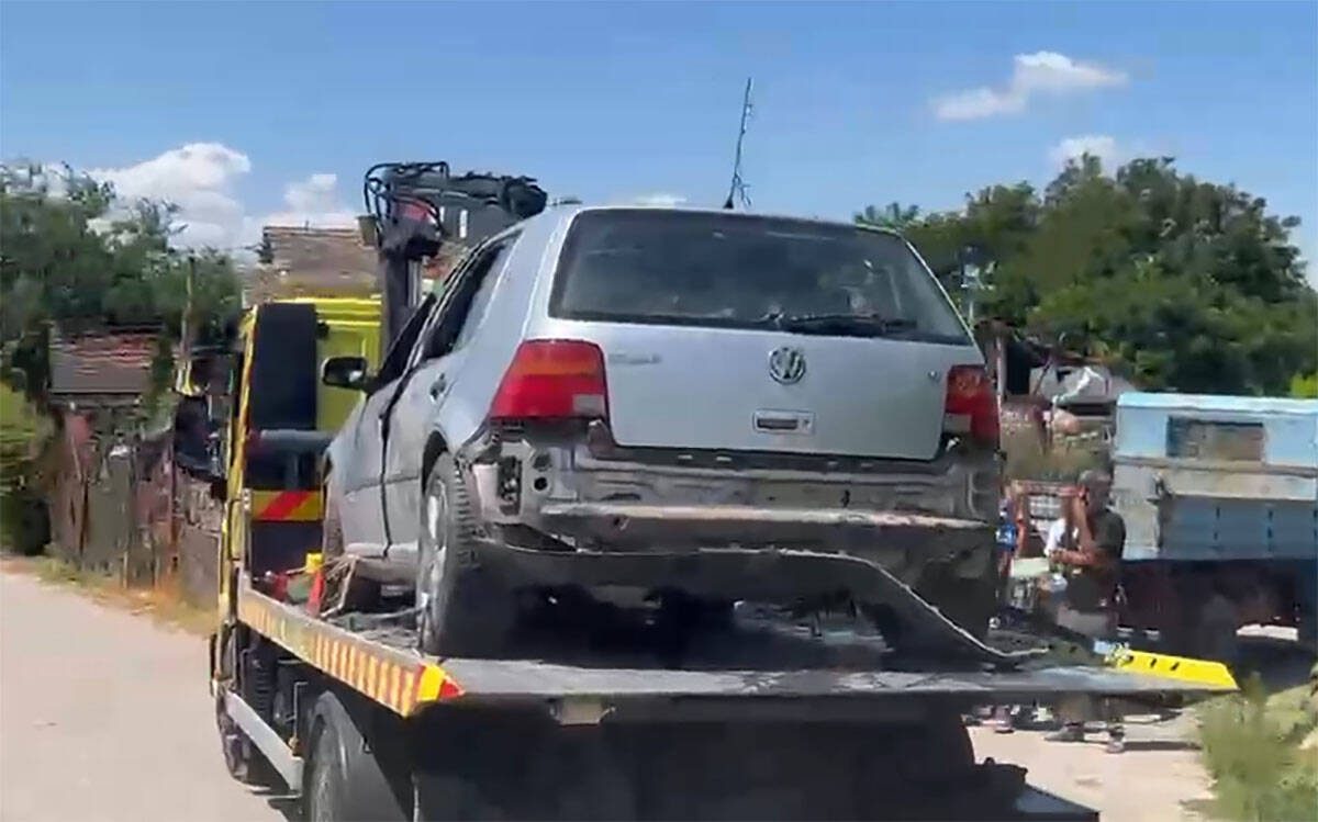 Automobil u kom je poginulo troje ljudi u Novom Sadu (2).jpg