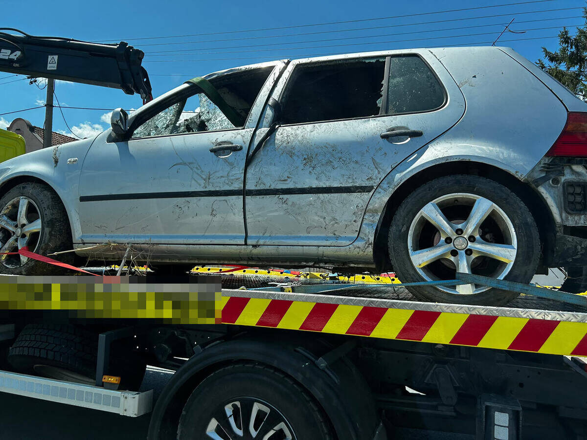 Automobil u kom je poginulo troje ljudi u Novom Sadu (4).jpg