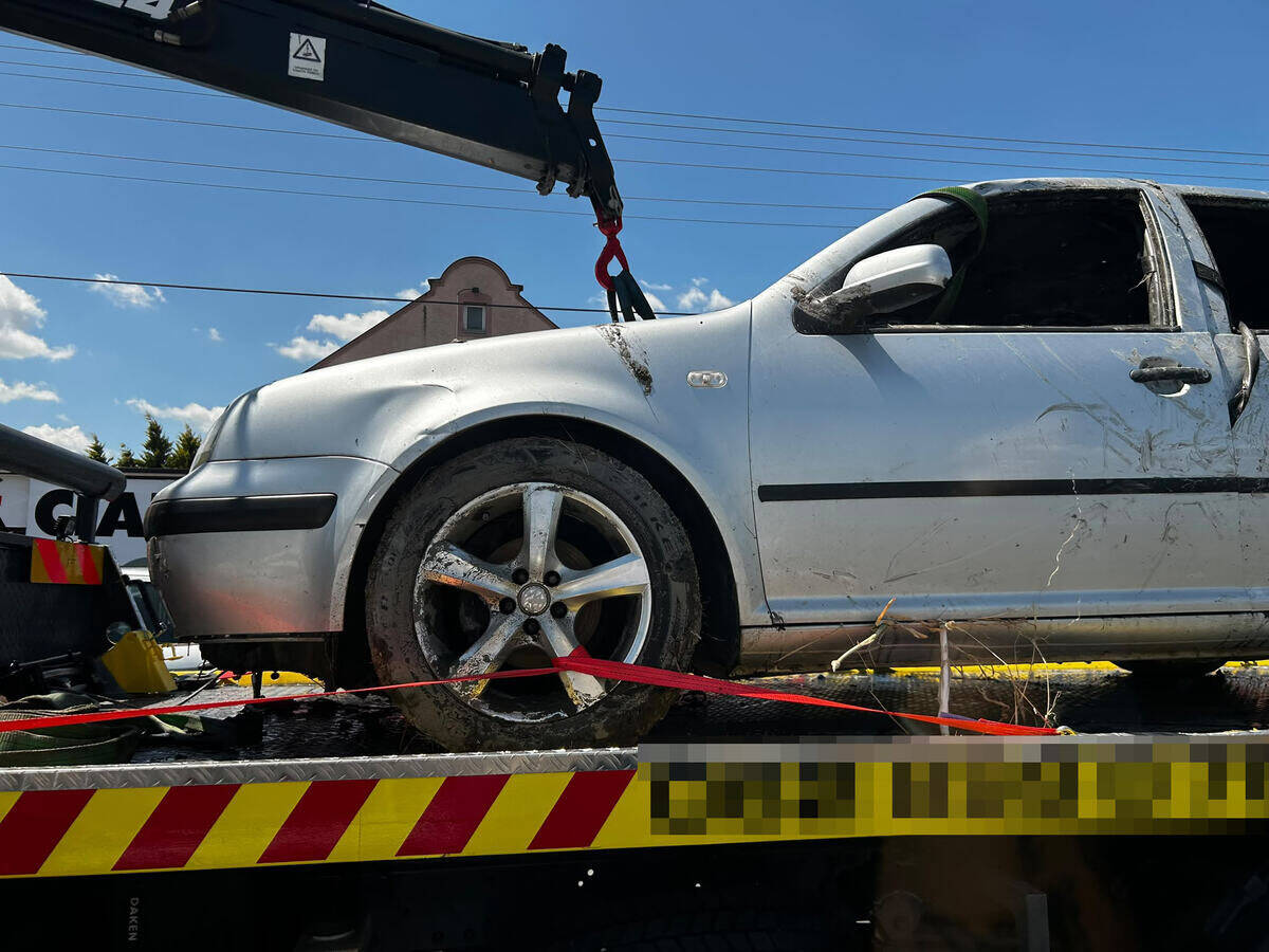 Automobil u kom je poginulo troje ljudi u Novom Sadu (6).jpg