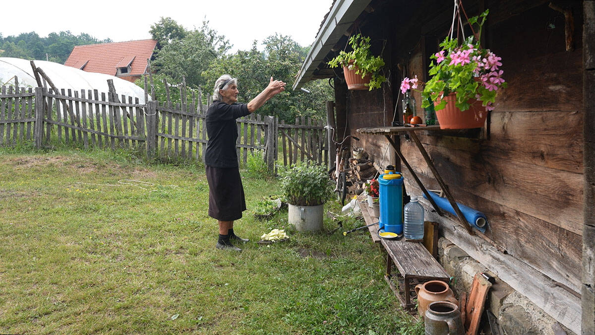 Baka Olga nosila sina Predraga ceo njegov život na rukama (5).jpg