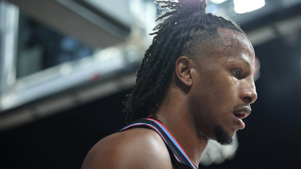 Lamar Stivens u dresu Pariza pod obručem