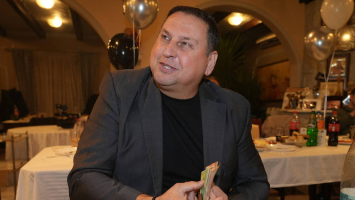 Taki Marinković grli Viktora Orbana u kafani: Otac rijaliti zvezde u društvu premijera u Guči