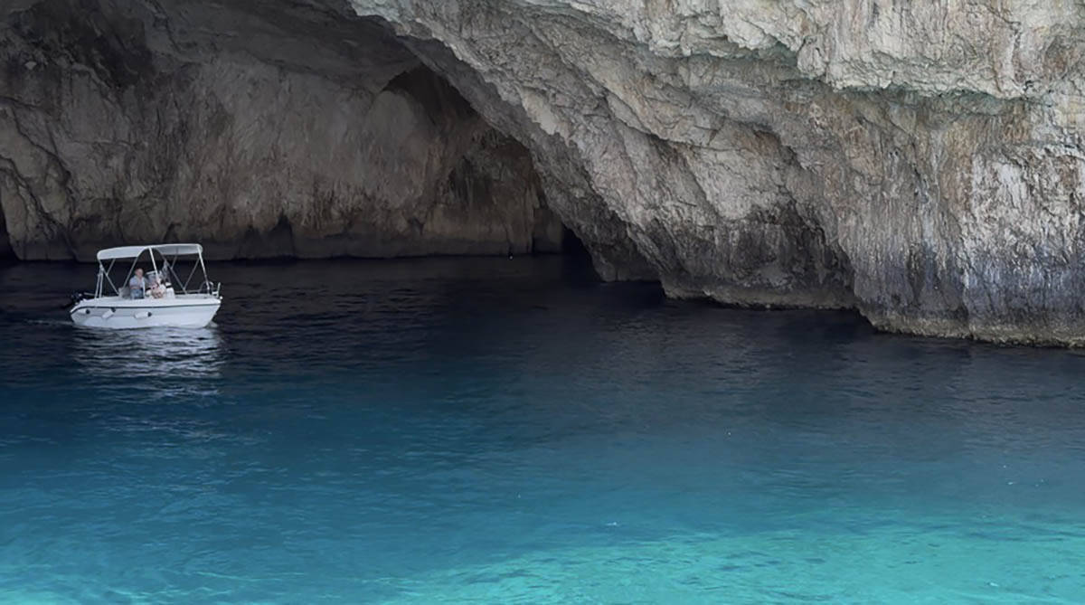 pećina Blue Cave (3).jpg