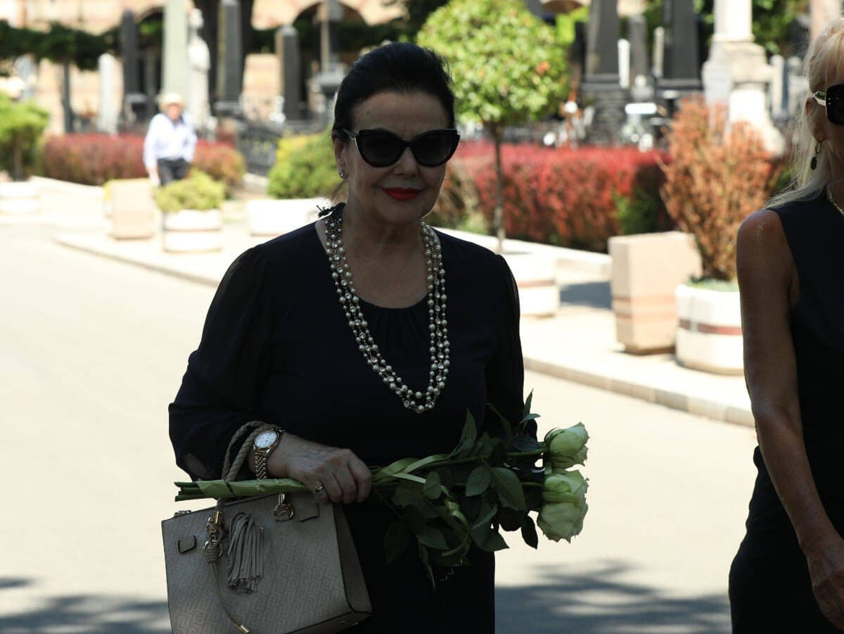 Snežana Savić na sahrani Olivere Katarine (2).jpg