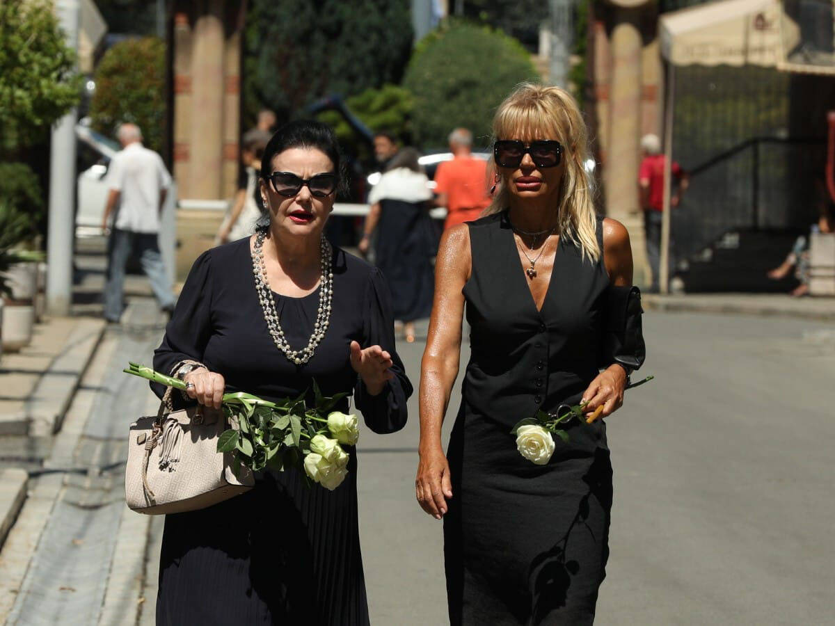 Snežana Savić na sahrani Olivere Katarine (4).jpg