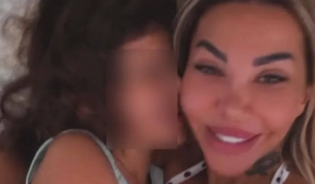 Aneli posle 11 meseci razdvojenosti otišla da vidi ćerku: Svi se rastužili zbog Norinih reči dok je grli