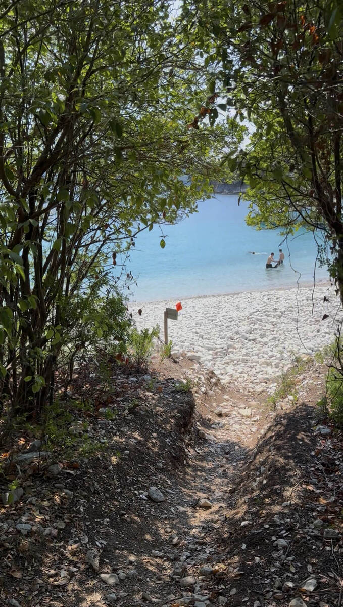 Akoli plaža Krf (1).jpg