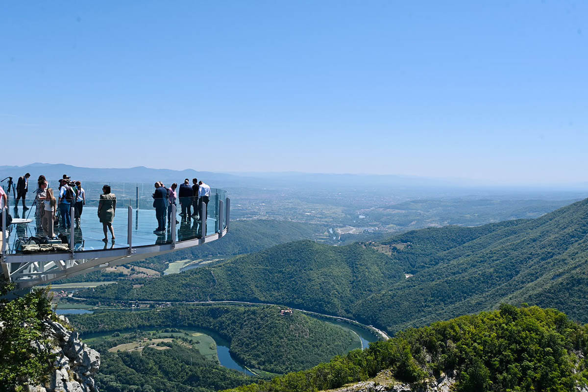 Stakleni vidikovac na Kablaru (2).jpg
