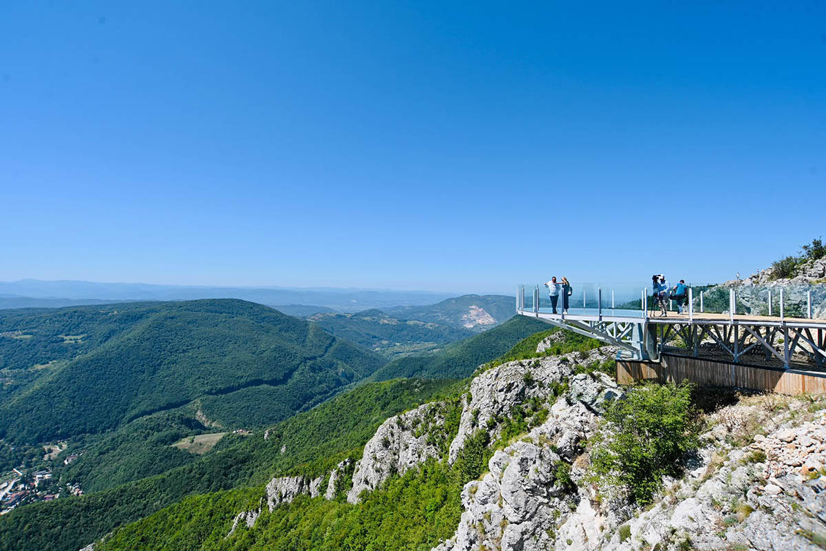 Stakleni vidikovac na Kablaru (9).jpg