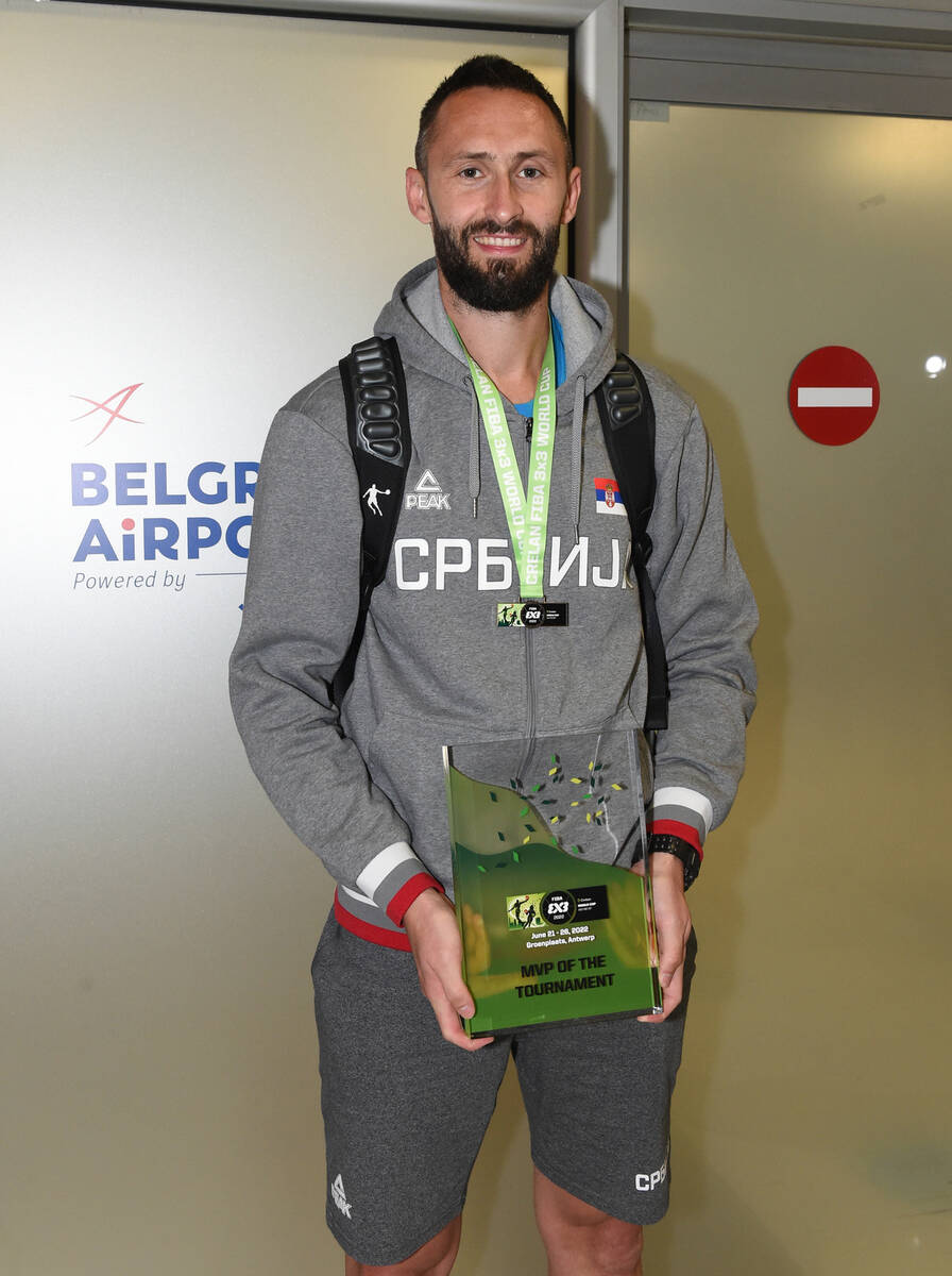 Dejan Majstorović na dočeku na aerodromu