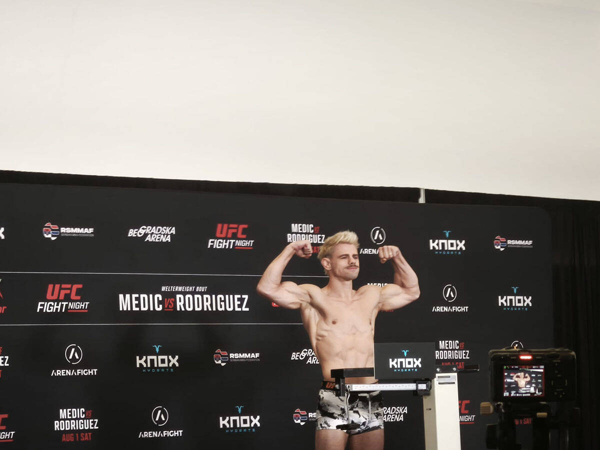 MMA borac Bogdan Grad na merenju u Beogradu.