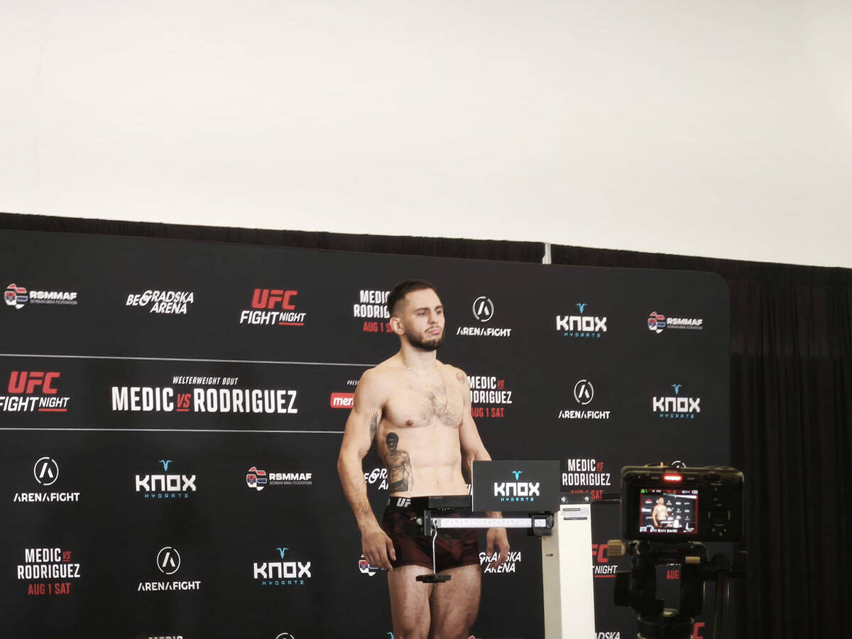 MMA borac Miloš Janičić na merenju u Beogradu.