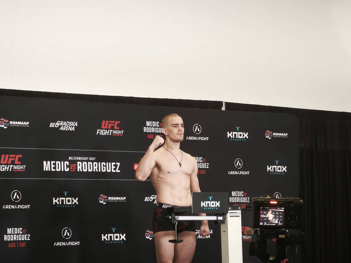 Srpski MMA borac Duško Todorović na merenju pred UFC Beograd.