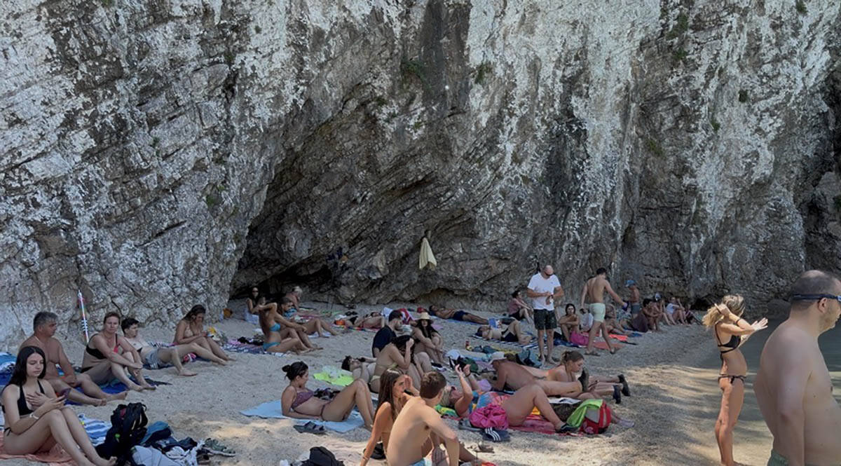 Rovinia beach (1).jpg