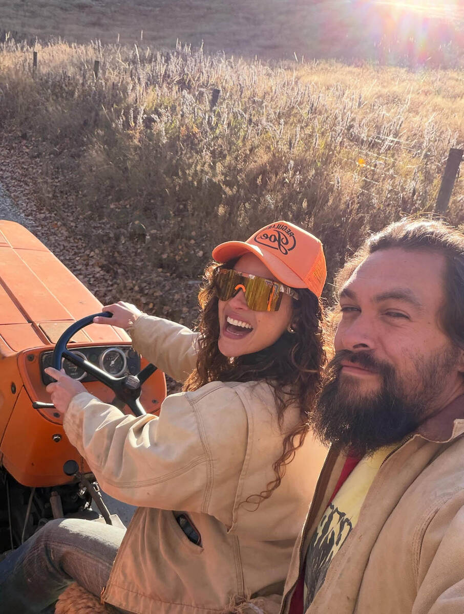 Džejson Momoa devojka traktor (7).jpg