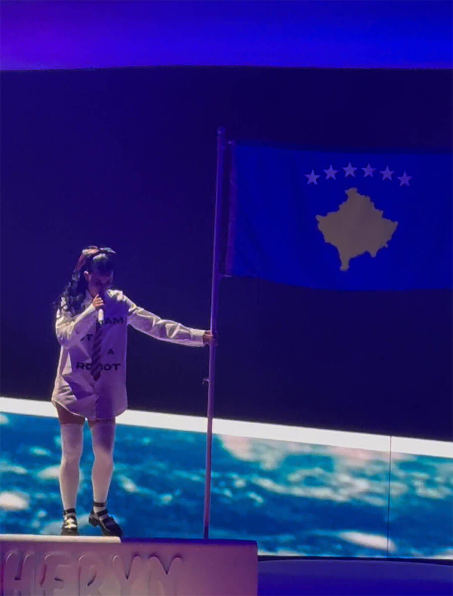 Kejti Peri zastava Kosova (6).jpg