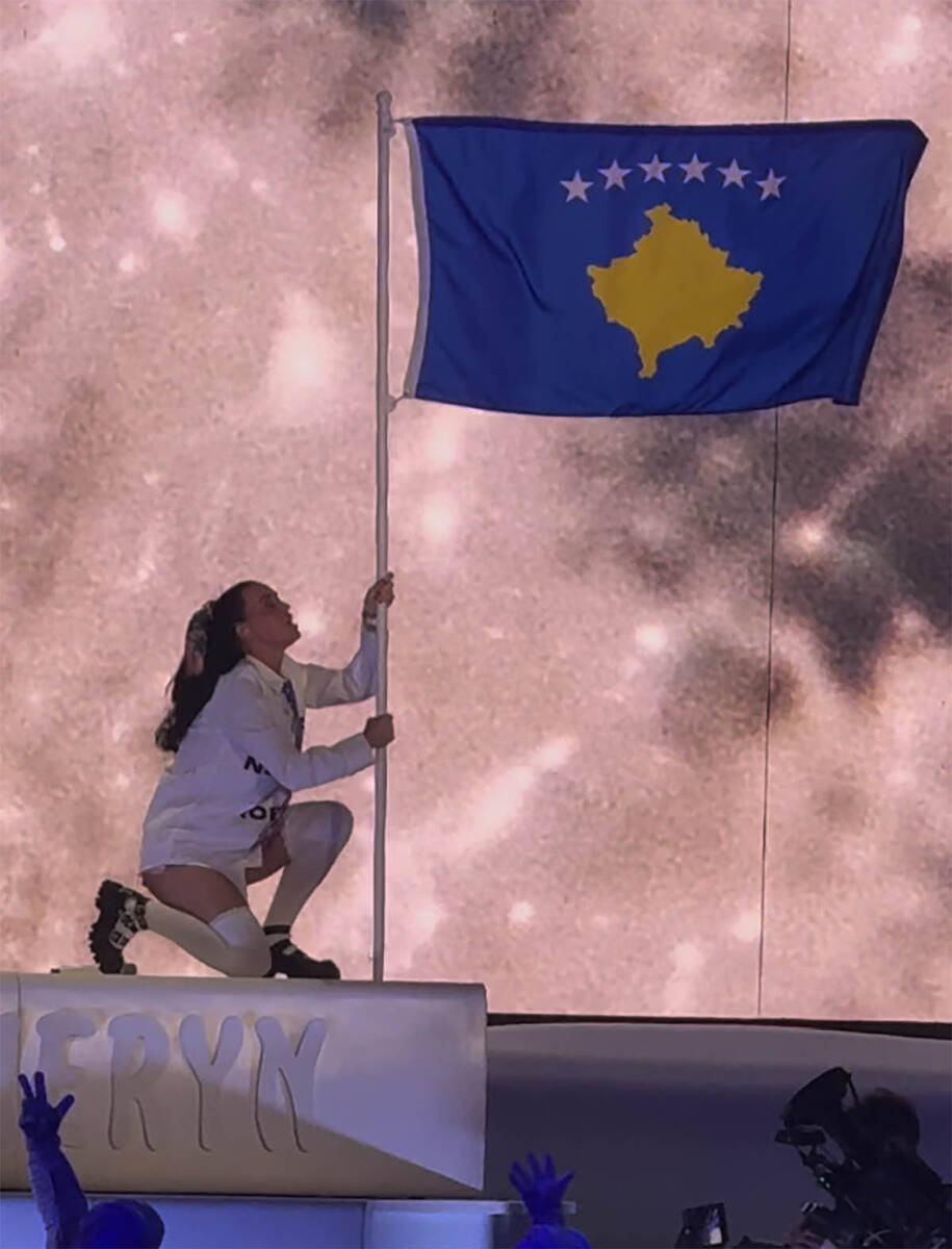 Kejti Peri zastava Kosova (7).jpg