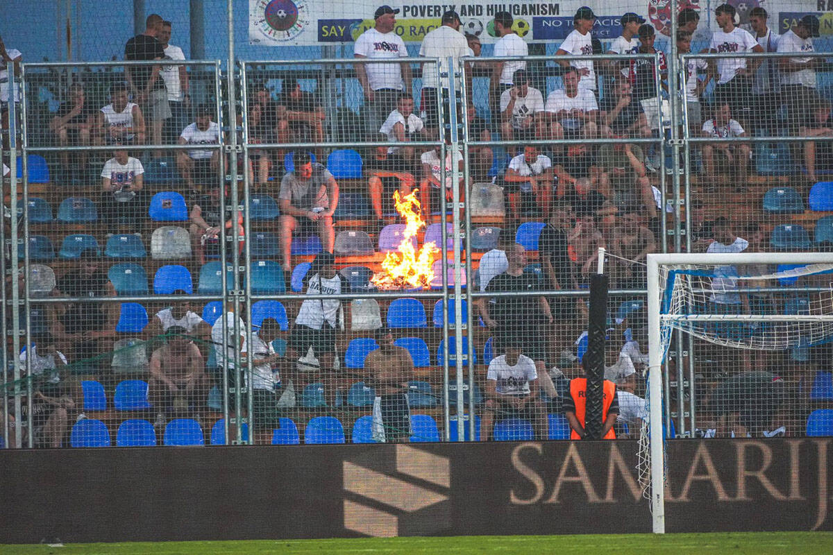 Zapaljen stadion Varaždin - Hajduk (6).jpg