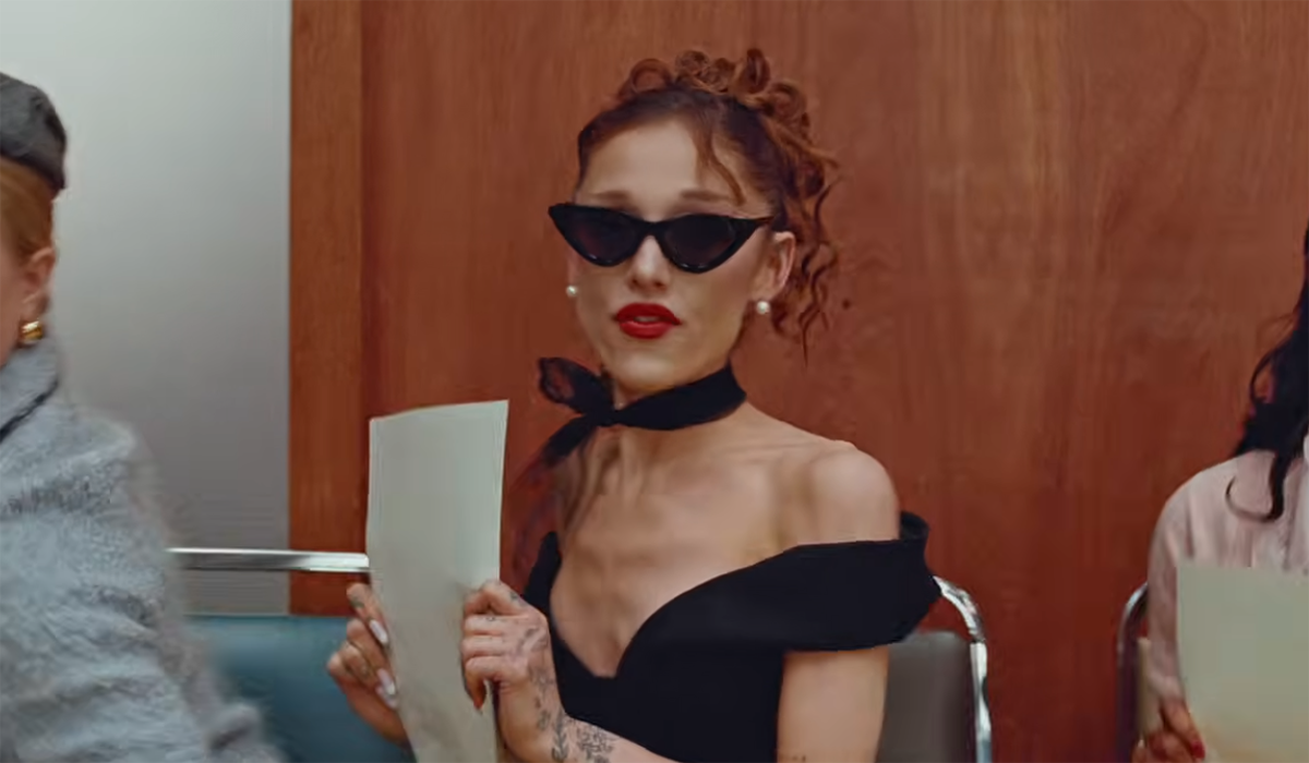 Arijana Grande u spotu za pesmu Petal  (4).png