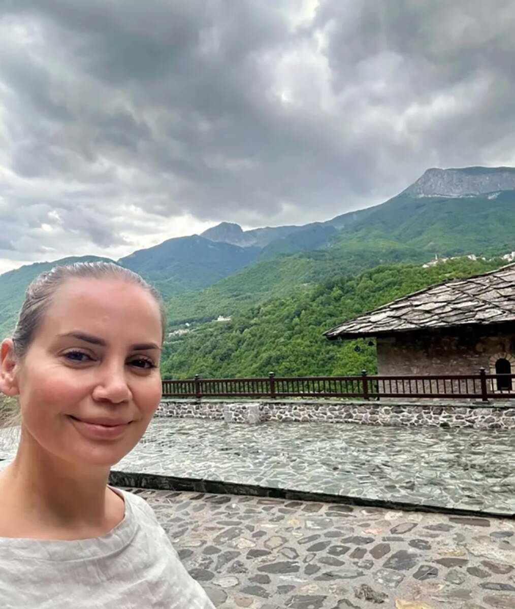 Jelena Dokić manastiri Makedonija (6).png