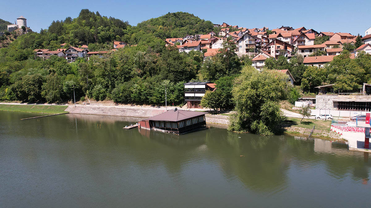 potopljen splav  u Užicu (4).jpg