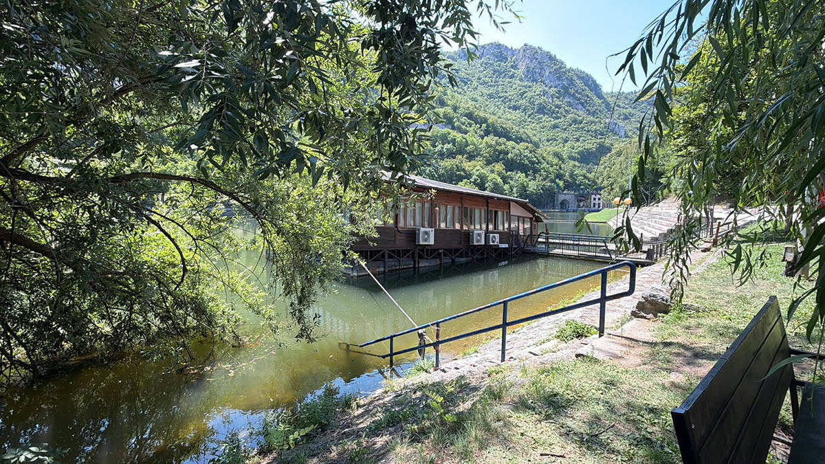 potopljen splav  u Užicu (8).jpg