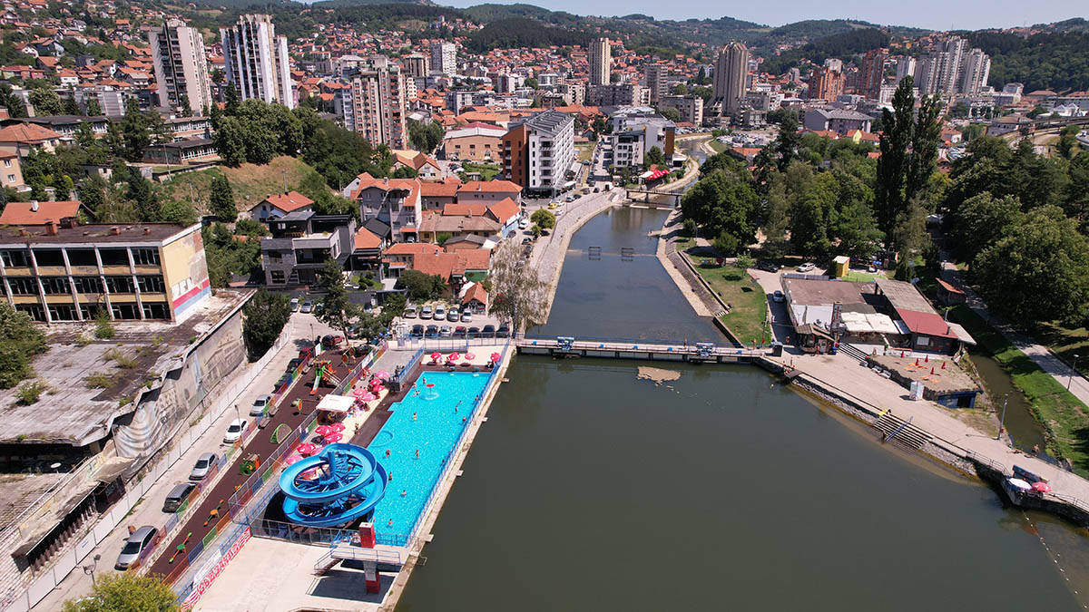 potopljen splav  u Užicu (1).jpg