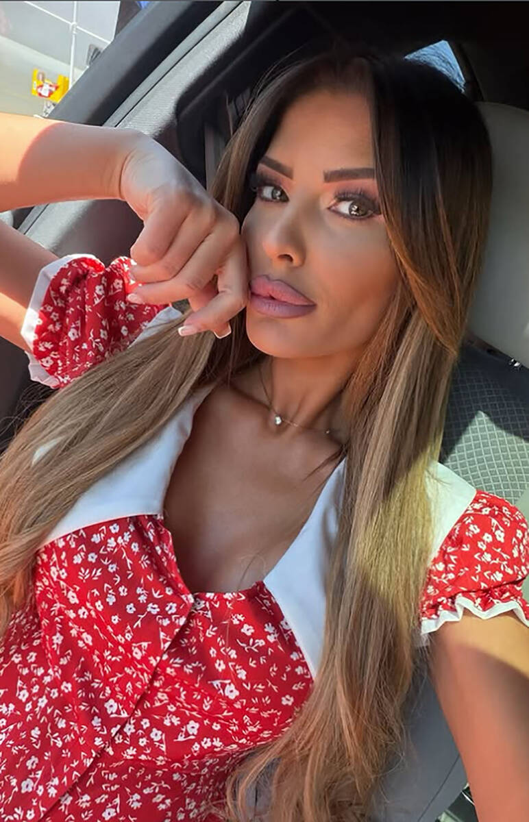 Oglasila se Ana Radulović nakon što joj je pozlilo nasred ulice: Krenula na tretman pa se samo srušila